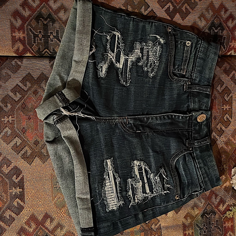 ***American Eagle Outfitters Curvy Hi-Rise Women’s Denim Shorts***